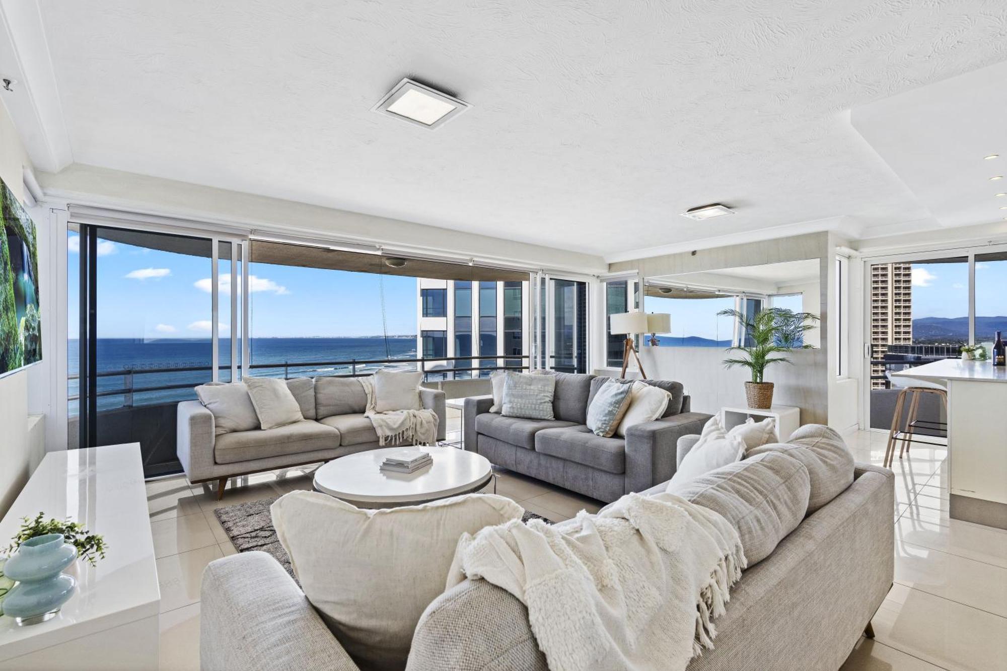 Stunning Ocean Views In 2 Bedroom Unit At Zenith - Q